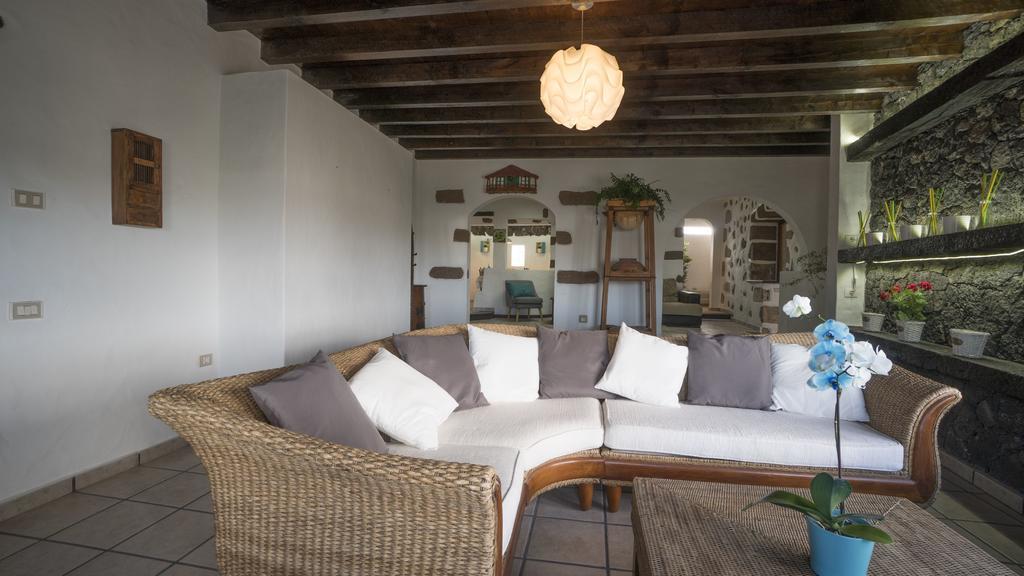 Villa With Amazing Views, Jacuzzi And Private Pool San Bartolomé Kültér fotó